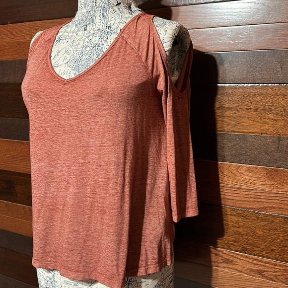 A.N.A V Neck Cold Shoulder Long Sleeve Coppery Colored Top - Picture 4 of 9